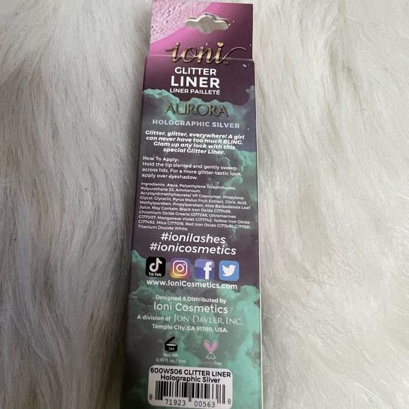 Silver Glitter Eyeliner - Picture 3 of 3